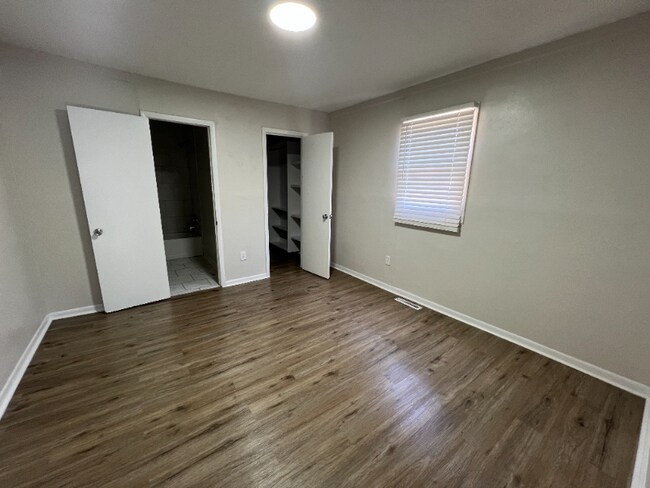 Foto del edificio - 912 E Skinner St