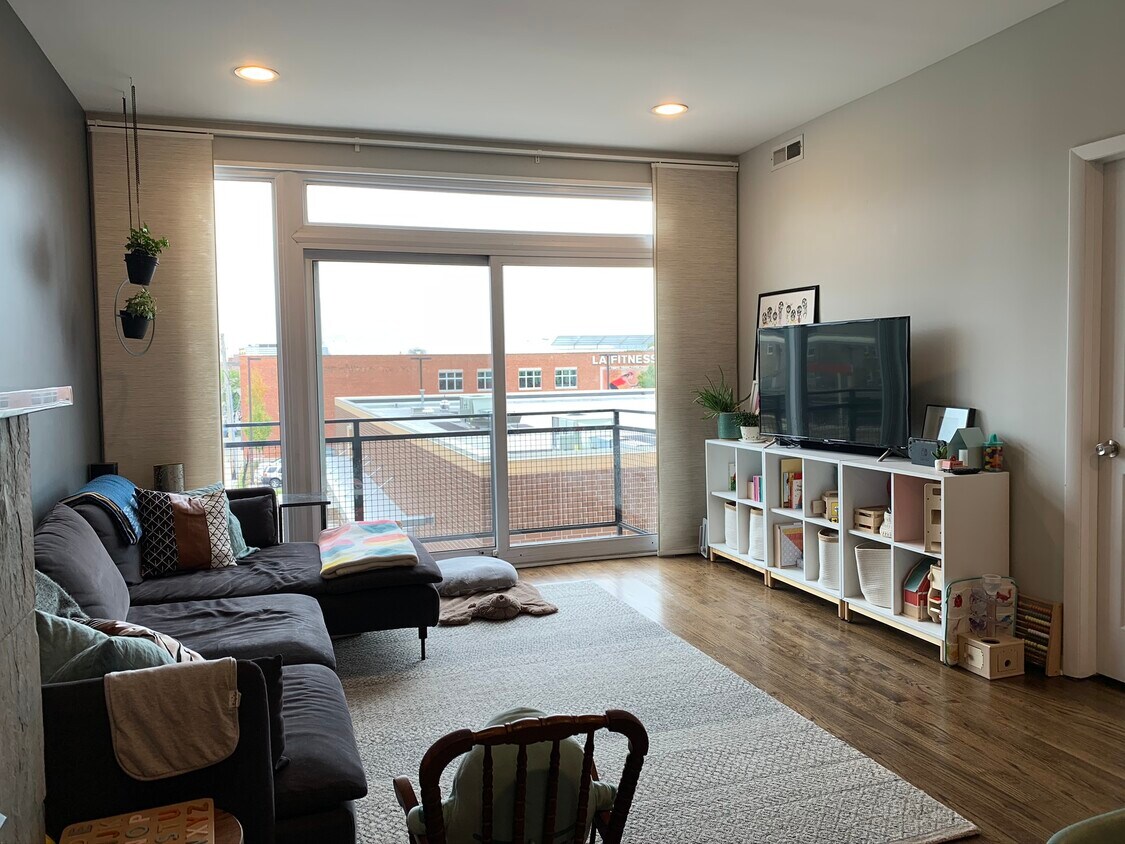 Foto principal - 6135 N Broadway St