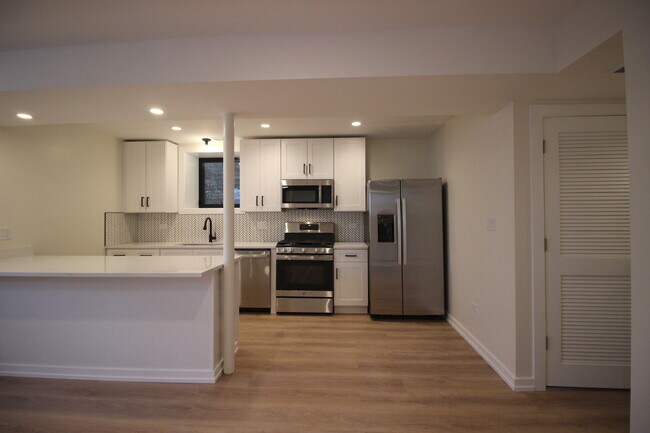 Building Photo - 3033 W Logan Blvd