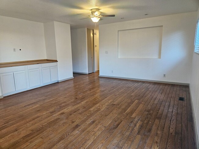 Foto del edificio - Charming Home, Central Location, and Space for Your RV!