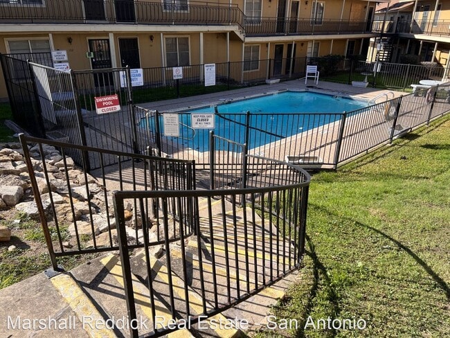Foto del edificio - 2 br, 1 bath House - 923 Vance Jackson Apt...