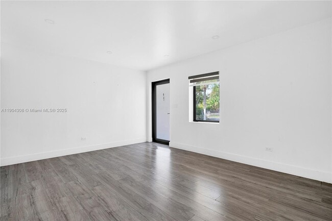 Building Photo - 14970 Leisure Dr