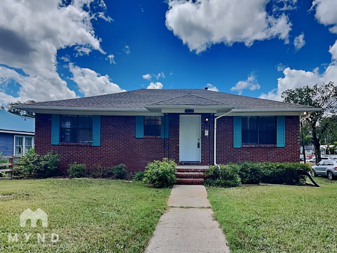 Primary Photo - 1501 E Lake Blvd