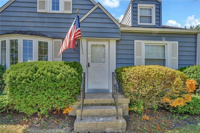 Building Photo - 206 Wrexham Ct N