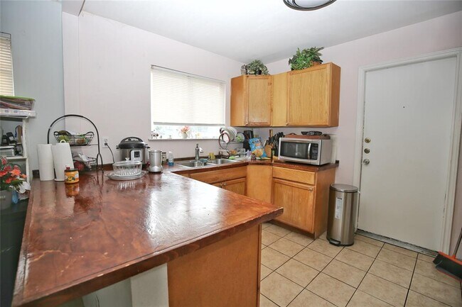 Foto del edificio - 204 Deerfield Park Dr