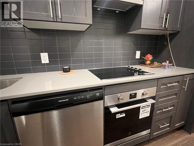 Building Photo - 461 Green Rd