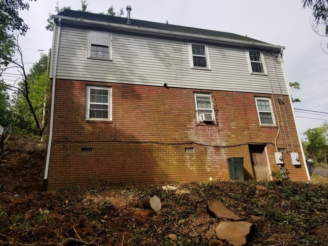 121 Washington Ave Unit B, Charlottesville, VA 22903 Apartments at