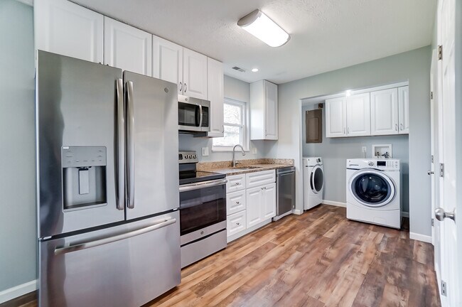 Kitchen - 805 Trustway Ct