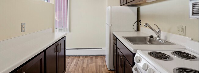 Building Photo - 1055 Adams Cir