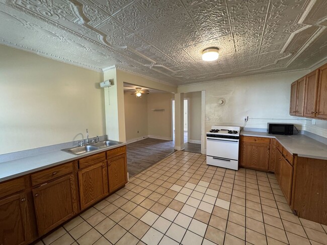 Photo - 16 Union St Apartment