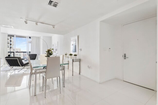 Building Photo - 485 Brickell Ave