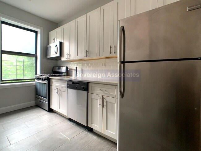 Foto del edificio - 546 Isham Street