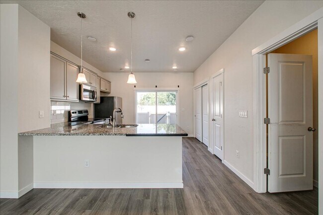 Foto del edificio - Townhome 2 bed / 2.5 bath in Boise!