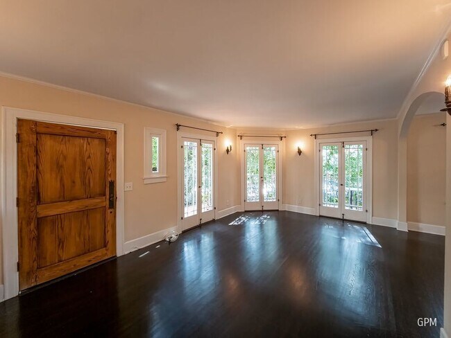 Building Photo - Step into Timeless Elegance!