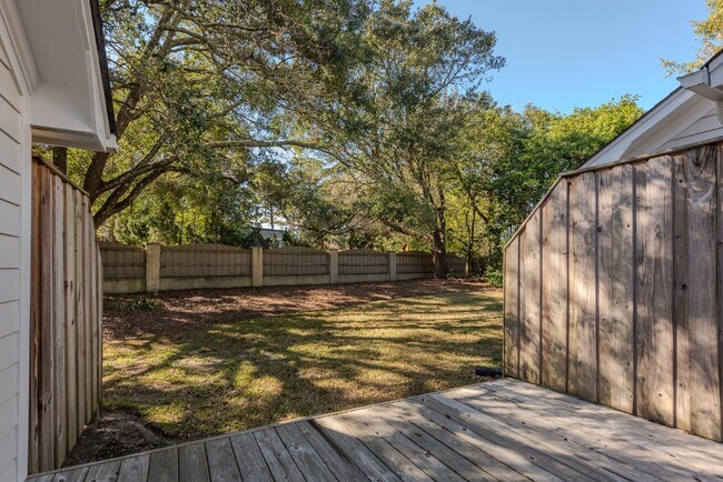 Foto del edificio - "Charming 2-Bed, 2-Bath Townhouse Retreat with 1,251 Sq Ft of Comfort in Wilmington!"