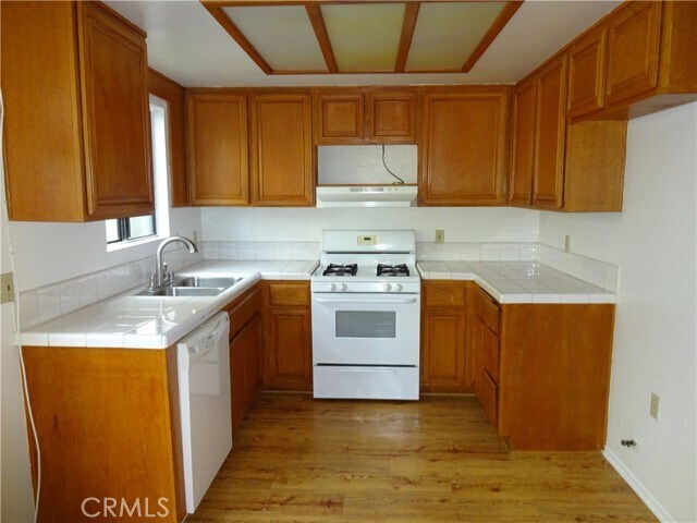 Building Photo - 835 W 25th St