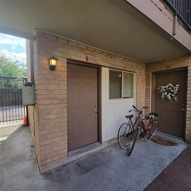 Building Photo - 1530 Heights Blvd