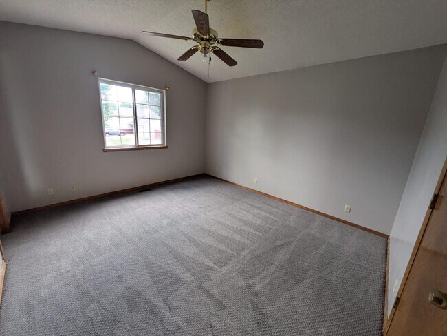 Foto del edificio - 4906 E 27th St N