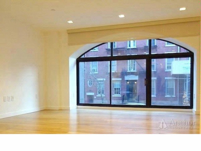 Building Photo - 341 W 11th St
