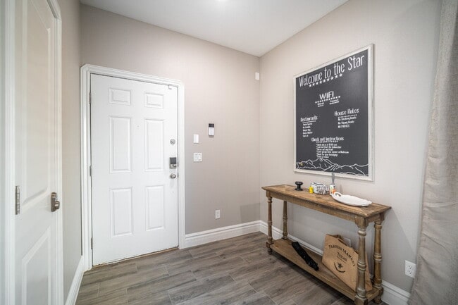 Building Photo - "Spacious 3-Bedroom Duplex with Granite Elegance in El Paso – 1469 Sq Ft of Modern Comfort!"