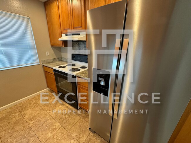 Building Photo - Spacious 3/2 Home with a patio, yard and 2...