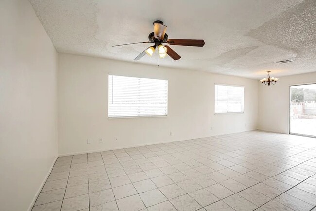 Building Photo - 901 Calico Hills Ct