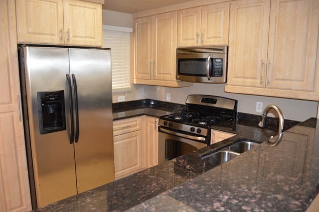 Foto del edificio - Meridian - Unfurnished 1 Bed|1 Bath Luxury Condo with Main Pool View.