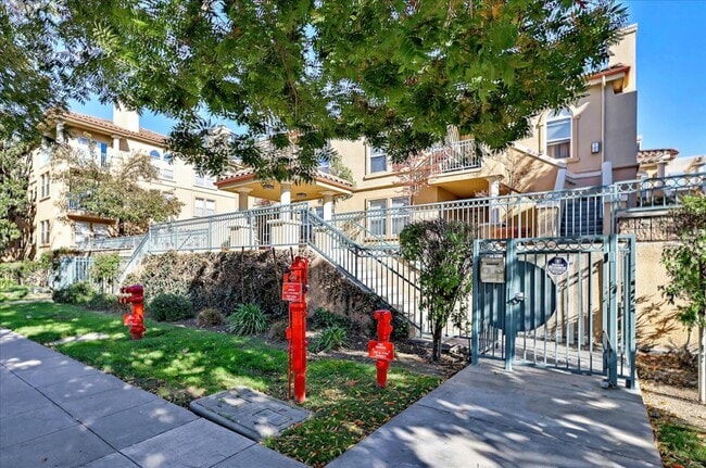 Building Photo - 952 S 11th St