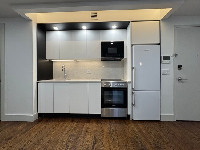 Foto del edificio - 150 Lenox Rd