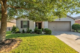 Building Photo - 1608 Pointe Leone