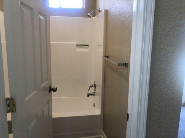 Foto del edificio - 1333 Hutchinson Ave