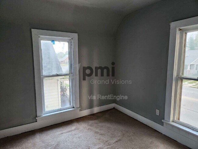 Foto del edificio - 461 E Garfield Ave