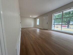 Building Photo - 3979 Thomas Ave