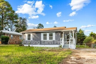 Building Photo - 2423 Circle Dr