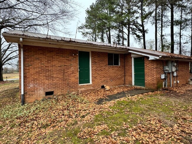 Foto del edificio - 2/1 outside city limits of Shelby, NC