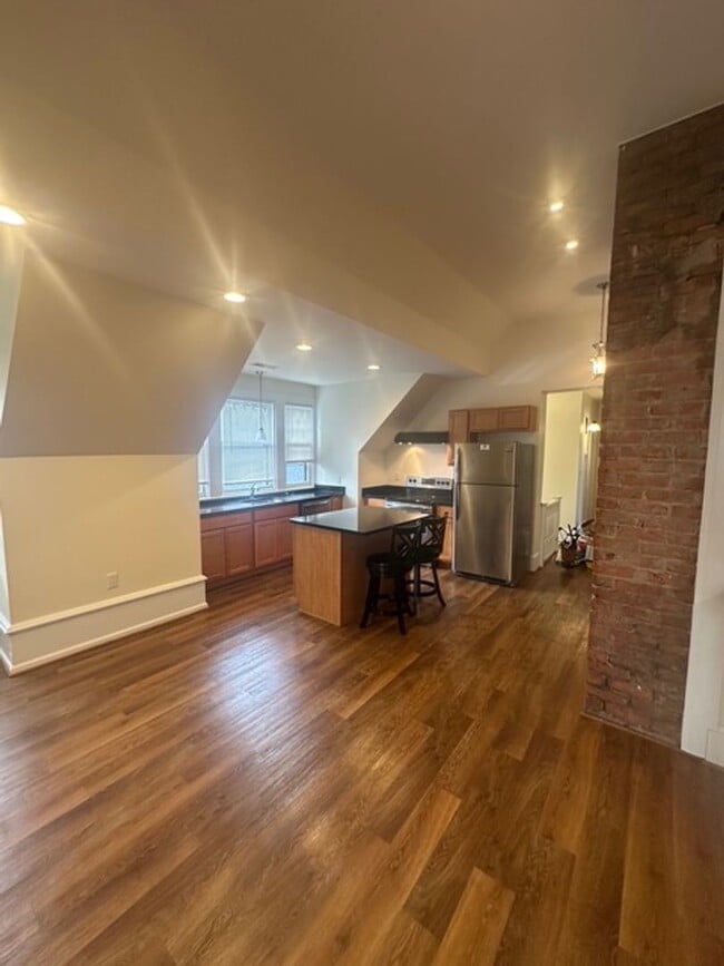 Building Photo - 15 Strathallan Park