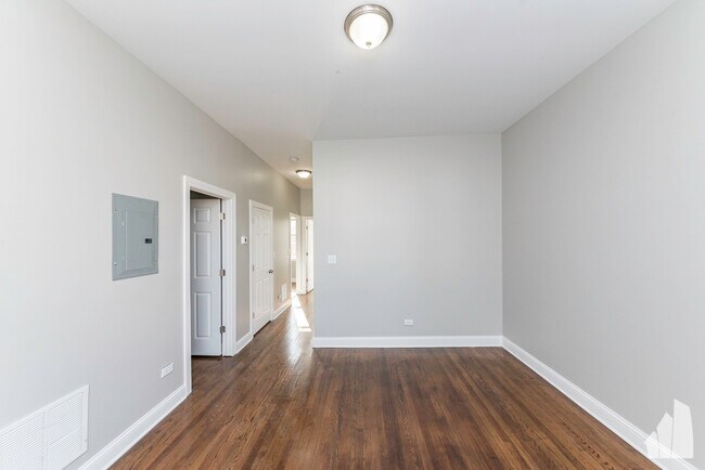 Foto del edificio - 439 W Marquette Rd