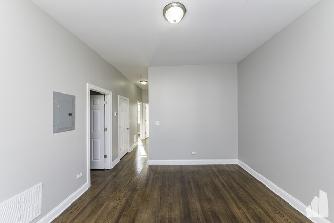 Building Photo - 439 W Marquette Rd