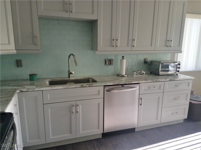 Foto del edificio - 7125 Lakeridge Ct