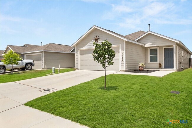Building Photo - 9129 Navarro Vis