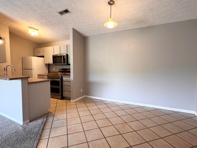 Foto del edificio - 38 Woodland Hills Dr