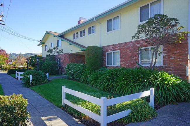 Building Photo - Gateway Apartments