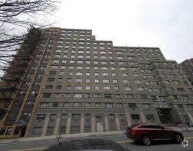 Building Photo - 323 W 96th St