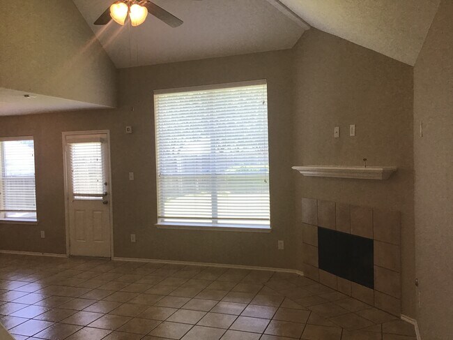Building Photo - 10710 Plum Dale Way