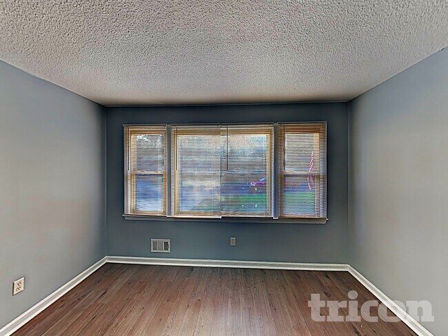 Foto del edificio - 3213 Woodsen Cir