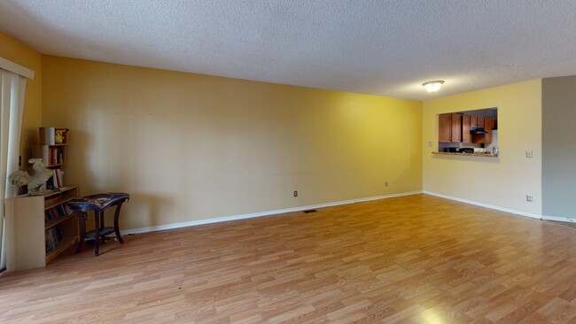 Building Photo - 449 S Wright St