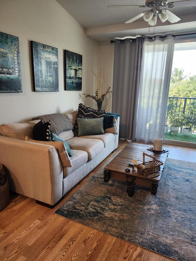 Building Photo - 519 Villa Cir