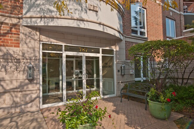 Foto del edificio - 787 Graceland Ave