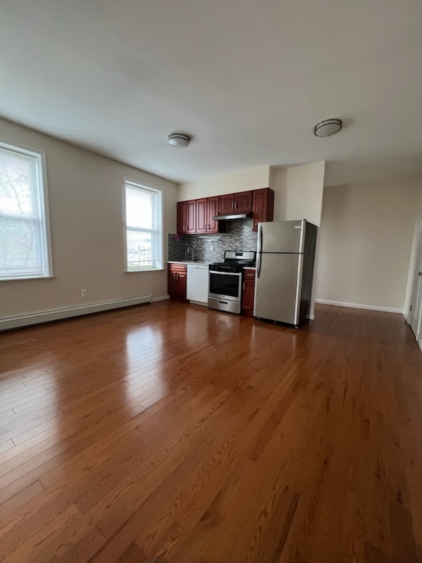 Foto principal - 8684 15th Ave