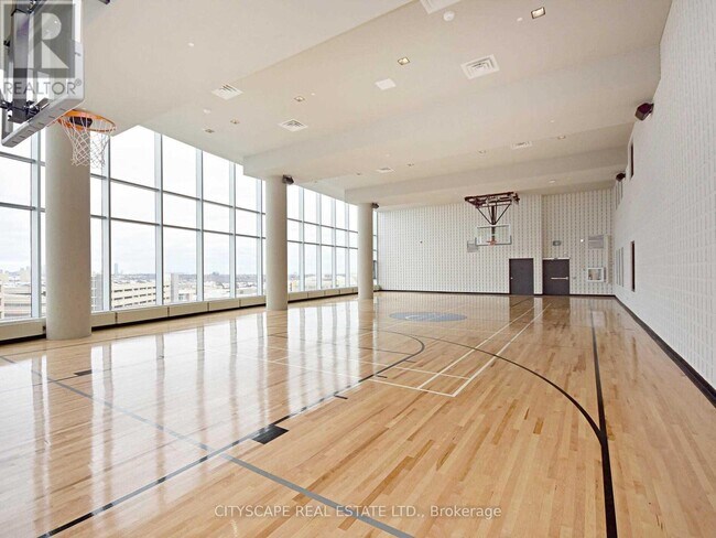 Photo du bâtiment - 2520-2520 Eglinton Ave W